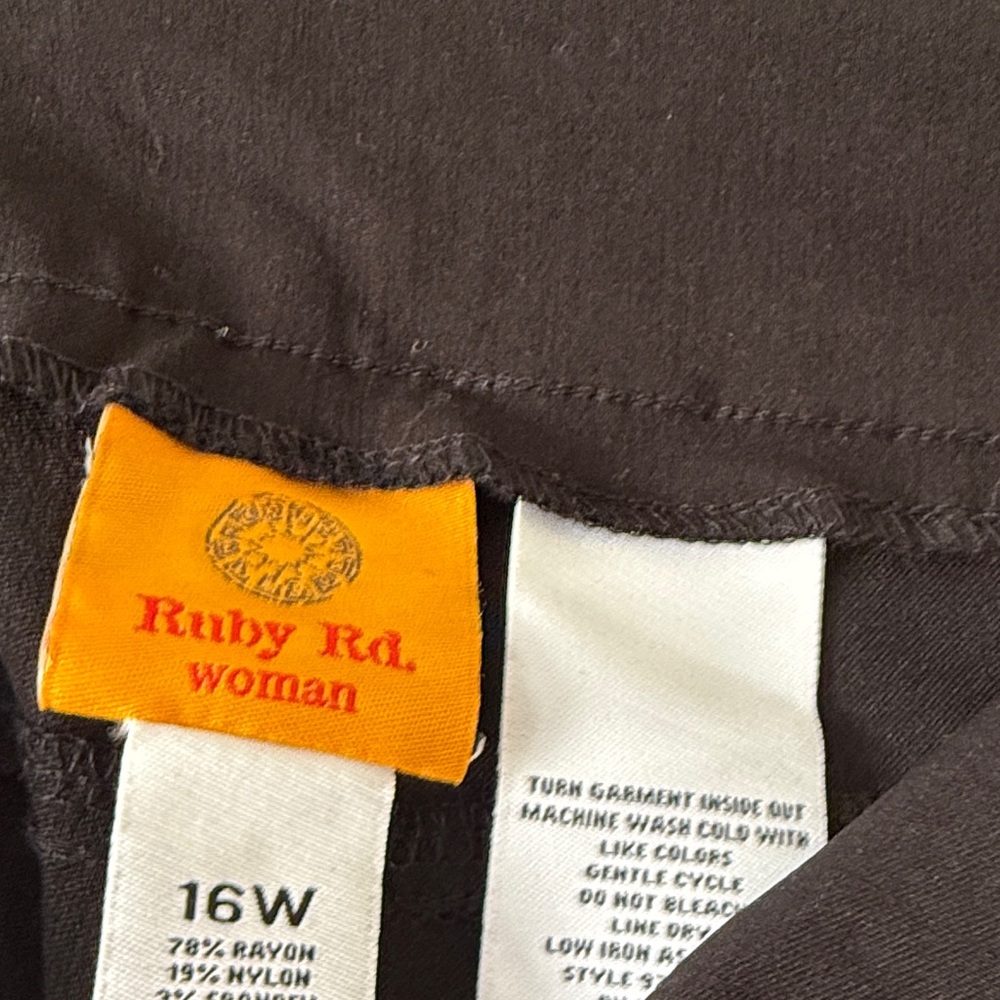 Ruby Rd. Dark Charcoal Capris - image 2